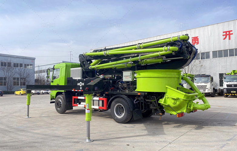 Truck Chassis Concrete Boom Pump with Pan Mixer