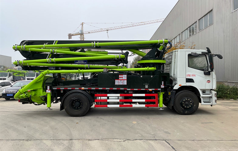Truck Chassis Concrete Boom Pump without Pan Mixer